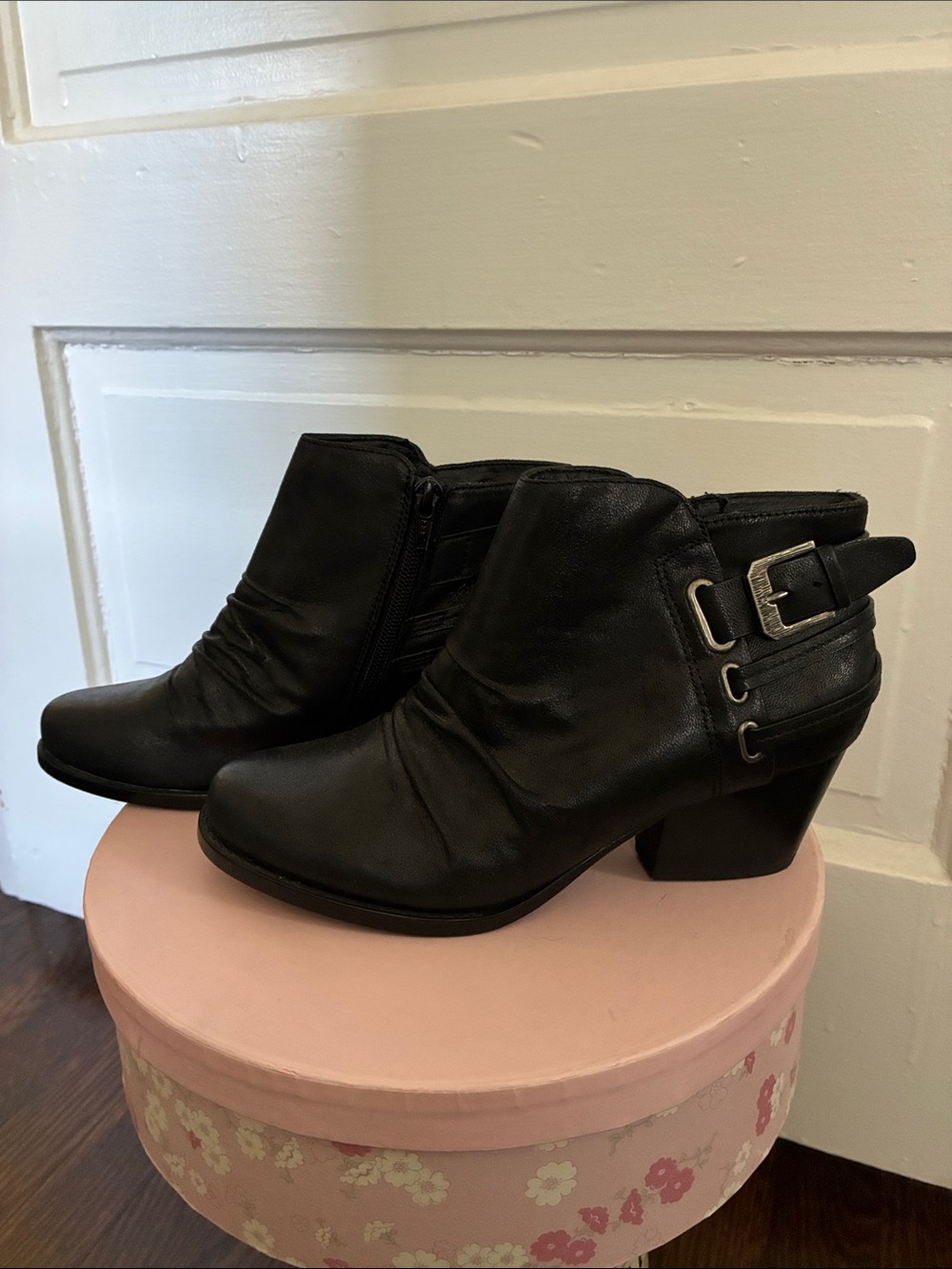 NWOT Black ankle boots sized 6.5 from Baretraps